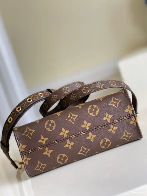 PLAT LOUIS PETIT SAC VUITTON 0613